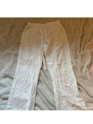 Vita linnebyxor  - Snygga vita linnebyxor i storlek S