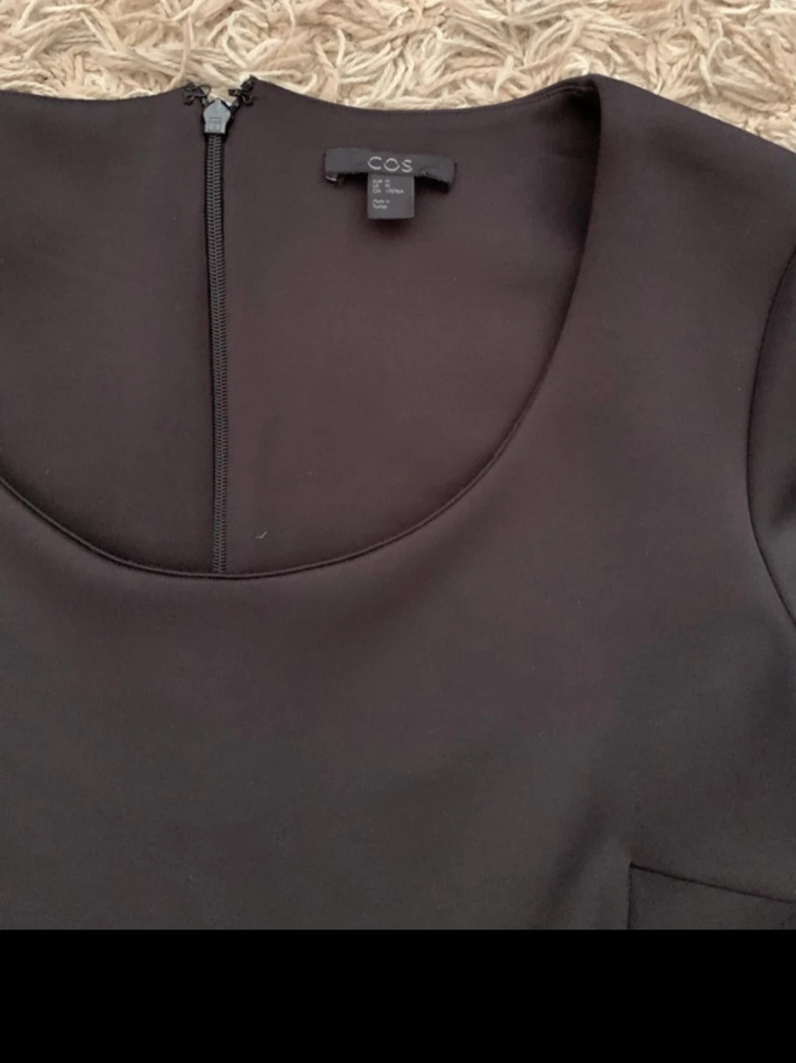 Svart kort klänning från COS - 1