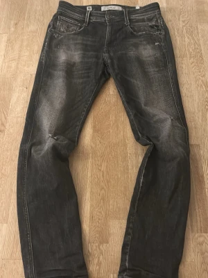 Replay anbass - Tja! Säljer dessa feta replay jeans för ett bra pris! Storlek 27 30. Riktigt snygga och i väldigt bra skick. 😄