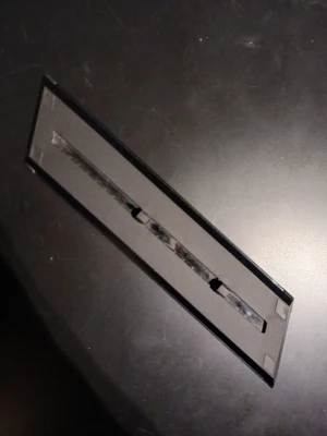 PS4-stöd / Stand – stabil placering - Säljer ett stöd till PlayStation 4 som gör att konsolen kan stå stabilt. Passar bra om du vill ha PS4 stående utan att den vinglar. ✔ Bra skick ✔ Enkel att använda ✔ Tar liten plats Pris: 49kr 