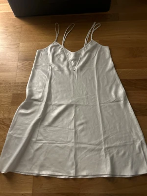 Silky night dress - Cozy and with no imperfections 