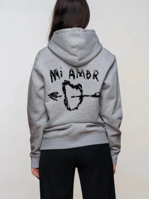 Grå 'Mi Amor' hoodie - Snygg grå ”Mi amor” hoodie med broderat tryck, köpt från MIRA PARIS!🙌💕Använd ca 3 ggr, så väldigt bra skick! Köpt för 1 550kr!! Säljer pga att jag ej använder hoodien🥰 Pris kan diskuteras.