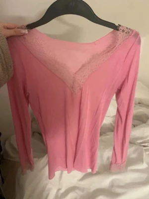 Intimissmi tröja  - Jättefint skick, finns inte längre att köpa på hemsidan 💕💕 är i M men passar S bra också 