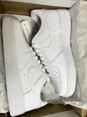 Nike Air Force 1 - nya, oanvända. Kommer ta tid innan den skickas. 1:1. Utan box