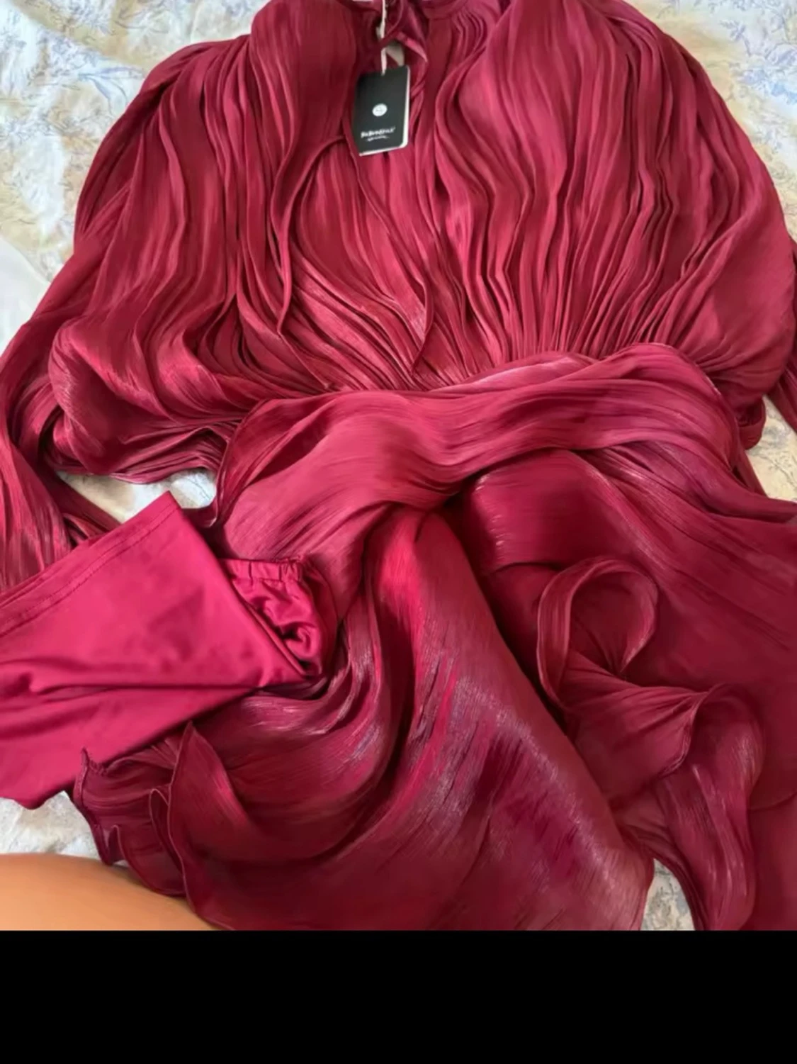 Röd satin klänning  - 1