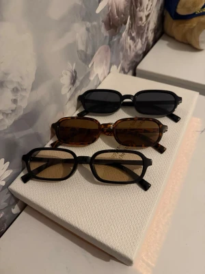 Solglasögon 3 pack - Helt nya och oanvända. Alla 3 st medföljer.