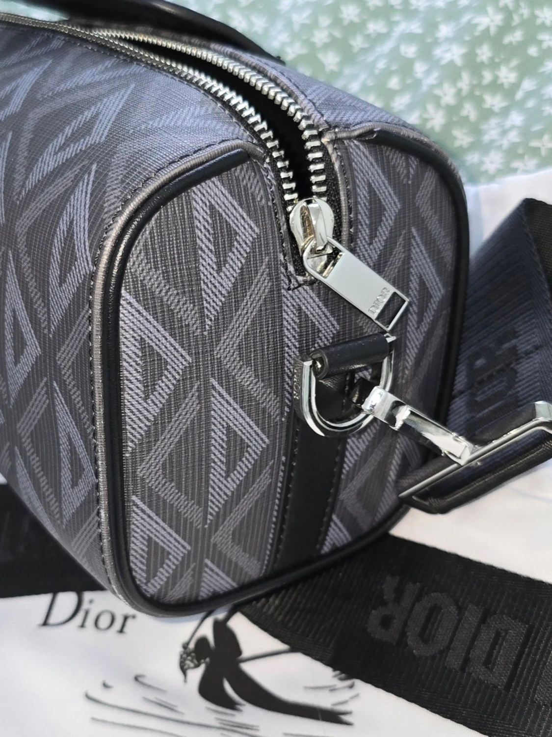 Grå axelväska från CD - 4