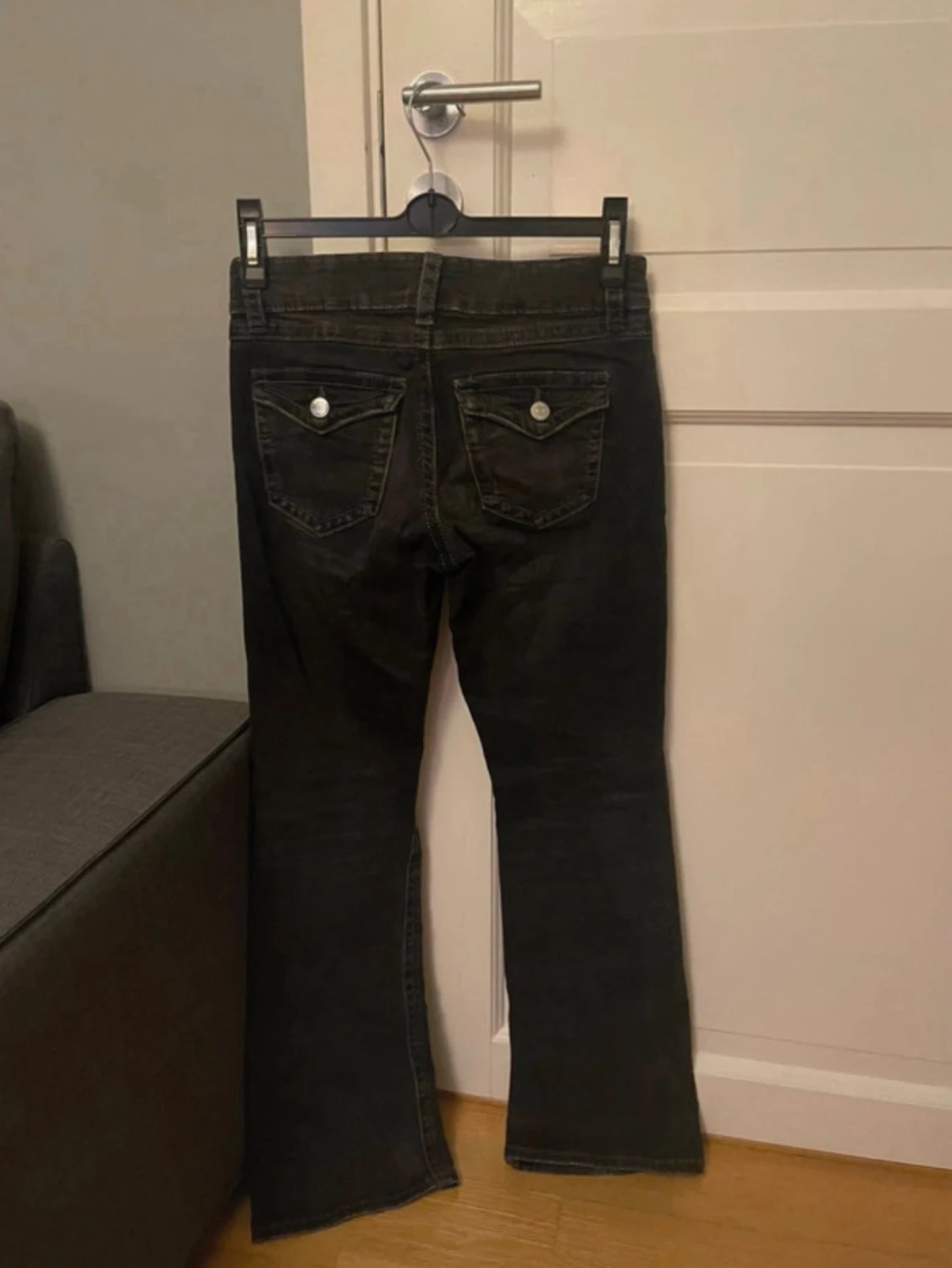 Bootcut svarta jeans från Gina Tricot - 1
