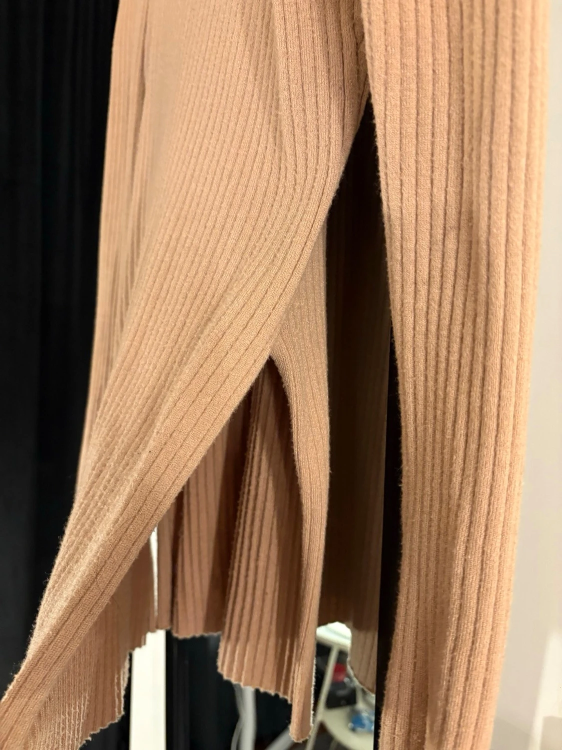 Beige ribbad långärmad tröja - 1