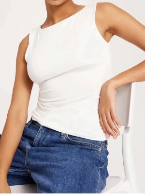 Helt ny topp från Nelly - Helt ny topp från Nelly med prislappen kvar