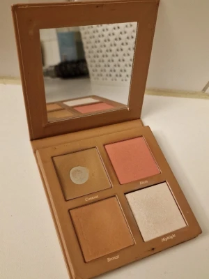 Caia Face Palette Sassy - Använd men finns mycket kvar, särskild bronzer, rouge och highlighter