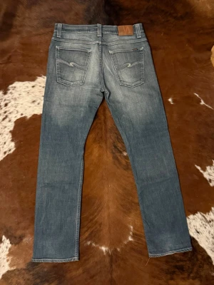 Nudie AvrageJoe - Tjena! Säljer dessa riktigt feta nudie AvrageJoe jeans, byxorna är i fint skick och är i storlek W36/L34 men passar W34, hör av dig vid funderingar!🙌