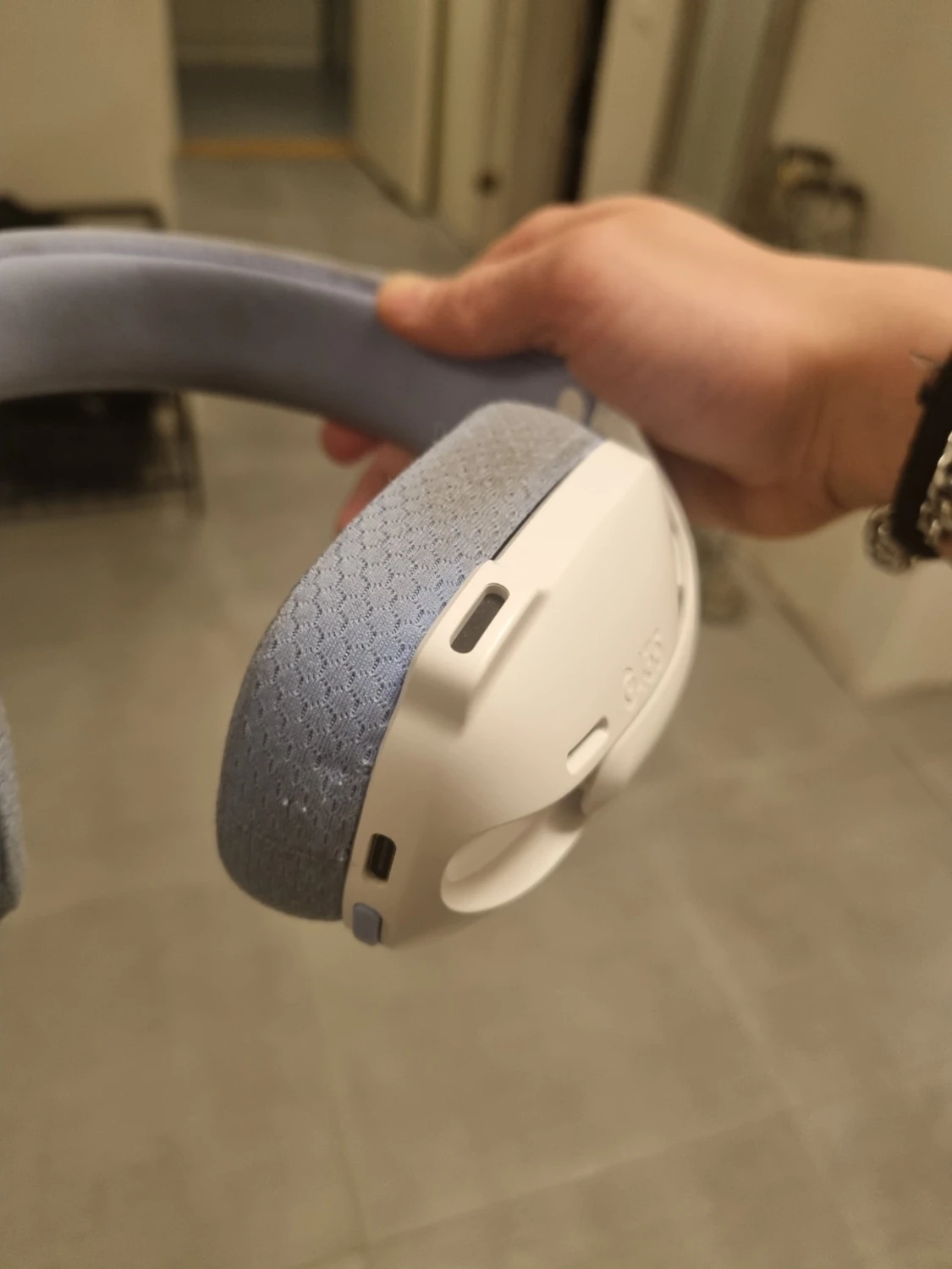 Logitech G435 Wireless Gaming Headset - 1