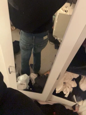 Blå jeans från Bik Bok i straight fit - Säljer ett par blå jeans från Bik Bok i straight fit. 