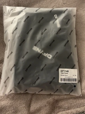 Dfyne vision flares  - Helt nya dfyne flares i vision modellen. Oöppnade med lappen kvar. Färgen är midnight Black, storlek M i längden tall. Slutsålda på hemsidan 