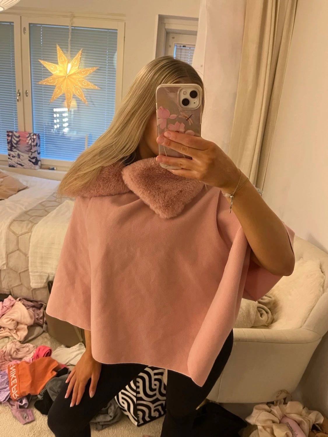 Rosa kappa med fuskpäls-krage - 1