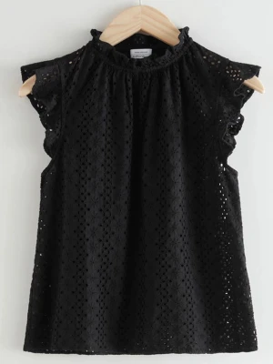 Svart blus från & other stories  - Säljer denna snygga svart blusen från & other stories!