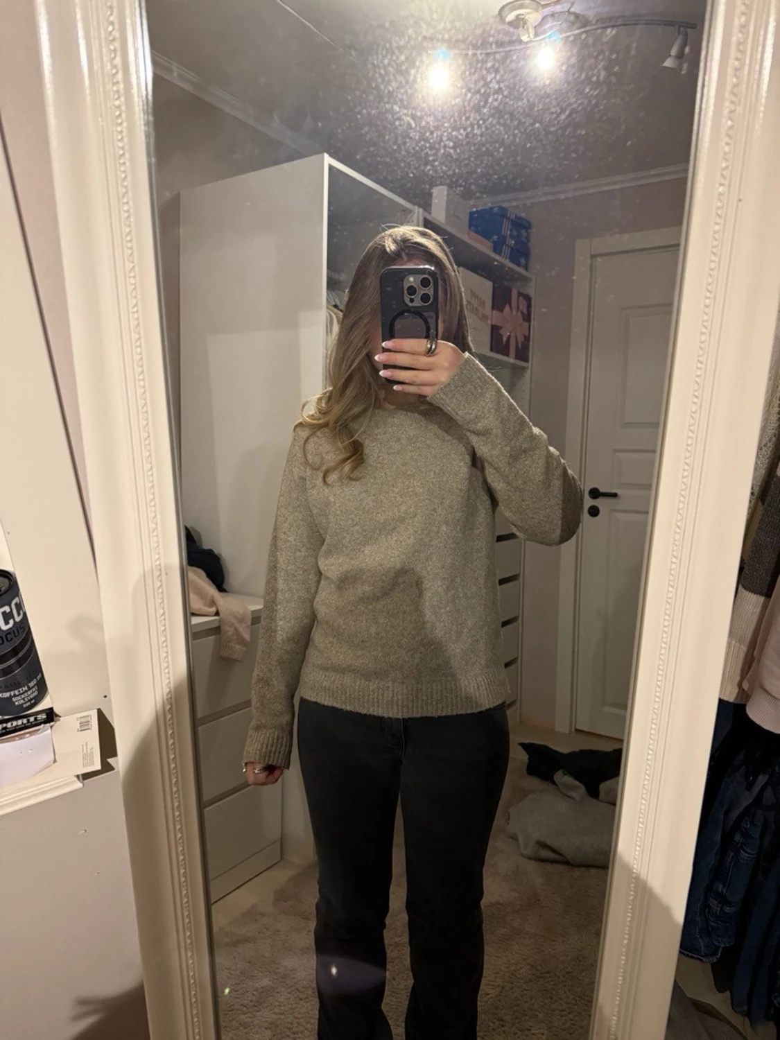 Beige stickad tröja med rund hals från vero Moda💓