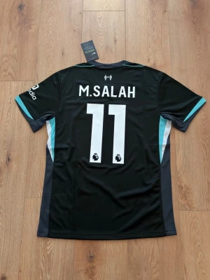Liverpool M. SALAH fotbollströja  - Helt oanvänd med tags kvar och Nike påse. Storlek small. Skriv privat för fler bilder eller vid funderingar!