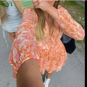 Sommar klänning  - Jätte jätte fin somrig klänning! Använd fåtal gånger och köptes här på Plick💕