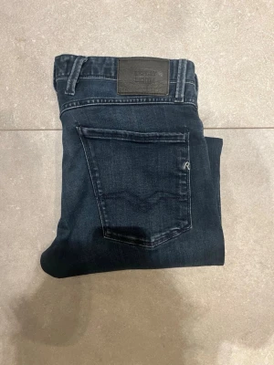 Replay anbass - Tjena, säljer nu dessa riktigt snygga Replay anbass i Stl W31 L32. Dom är i riktigt bra skick. Nypris 1600✅Vid minsta funderingar så är det bara att höra av sig//Allt gott