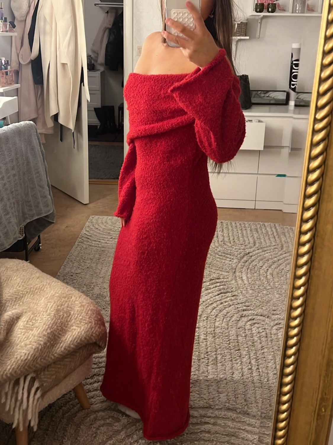 Röd lång stickad offshoulder-klänning