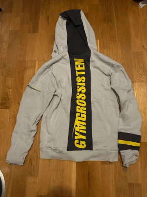 Gym Guy  - Bra för dig som vill gömma dina stora muskler 