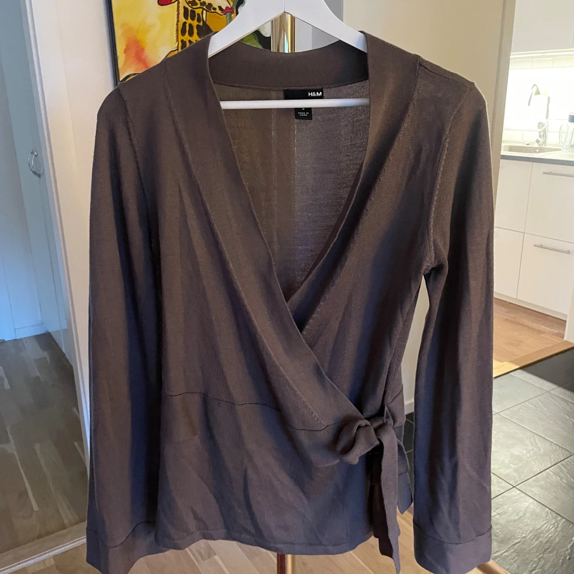 Brun omlottkofta från H&M