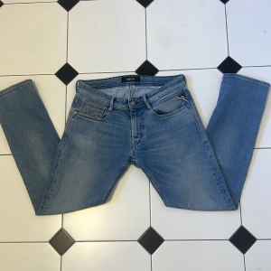 Replay jeans - Snygga stilrena replay jeans i storlek 28/30