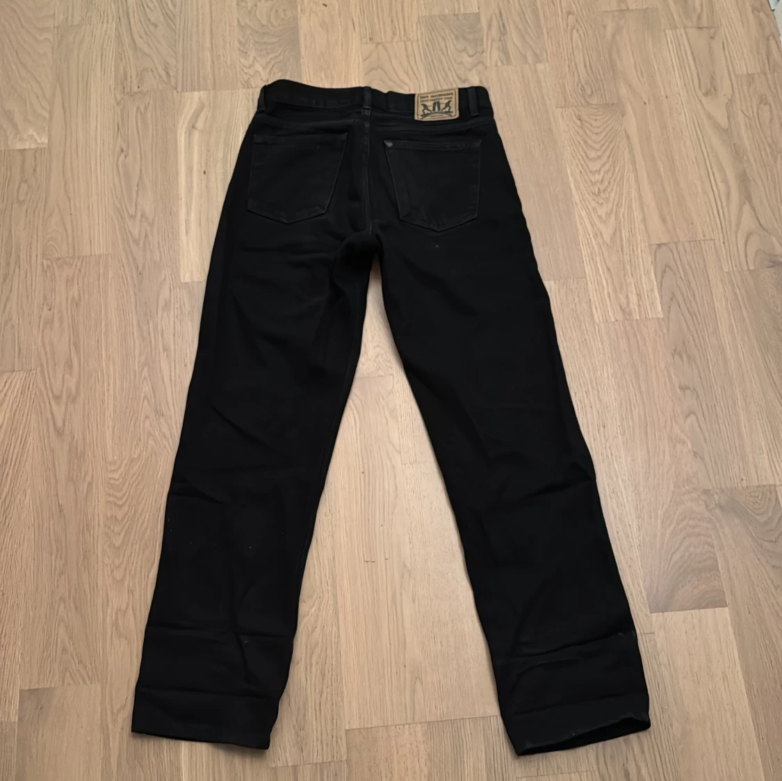 Svarta Sweet Loose Jeans från Sweet SKTBS - 1