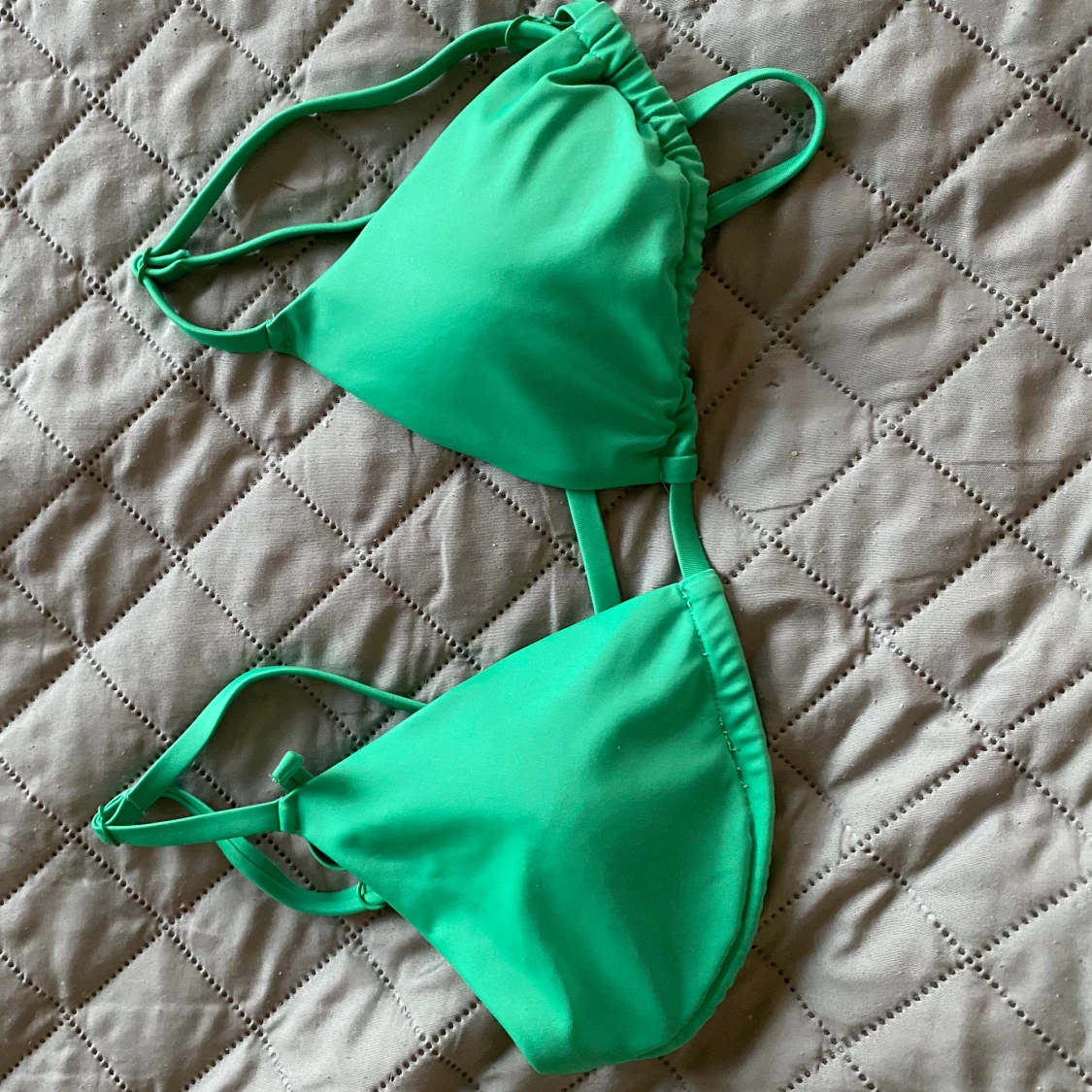 Grön trekantsbikini från Kappahl