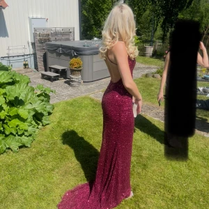 Balklänning röd - Från linnedressroom använd en gång
