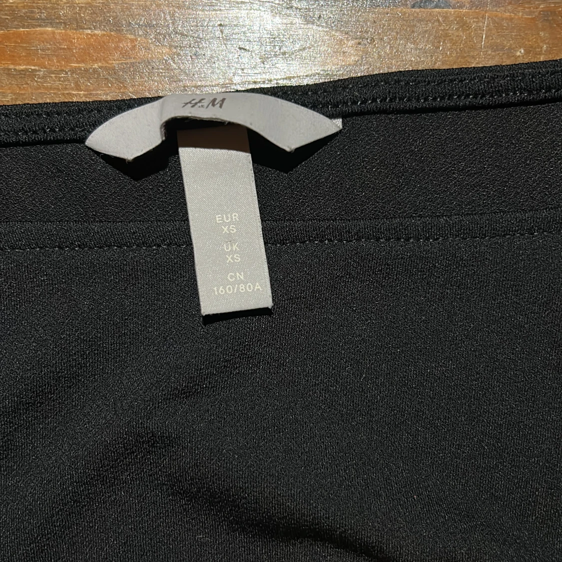 Svart topp med puffärm från H&M - 2