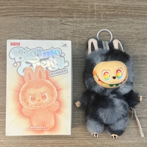 Monster V3 (Secret)  - Kommer med påse, box och monsters v3. Hög kvalitet!  