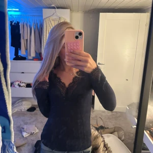 Intimmisimi tröja - Säljer denna jättefina tröja då den knte kommer till andvändning .