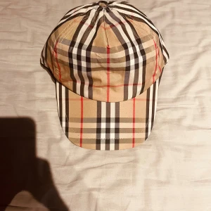 Burburry keps - Helt ny och perfekt till typ alla outfits. Jag skickar samma dag!