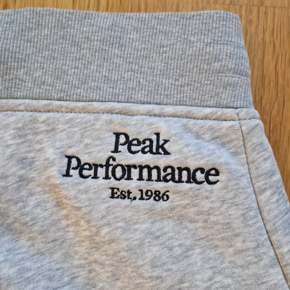 Grå mjukisbyxor Peak Performance XS - 2