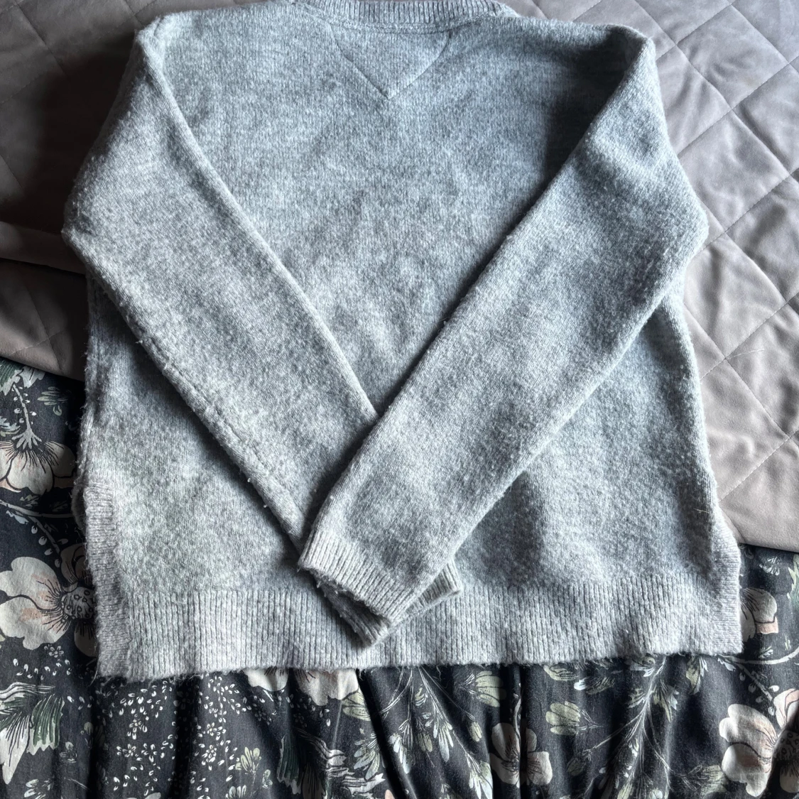 Ljusgrå stickad tröja Tommy Jeans S - 1