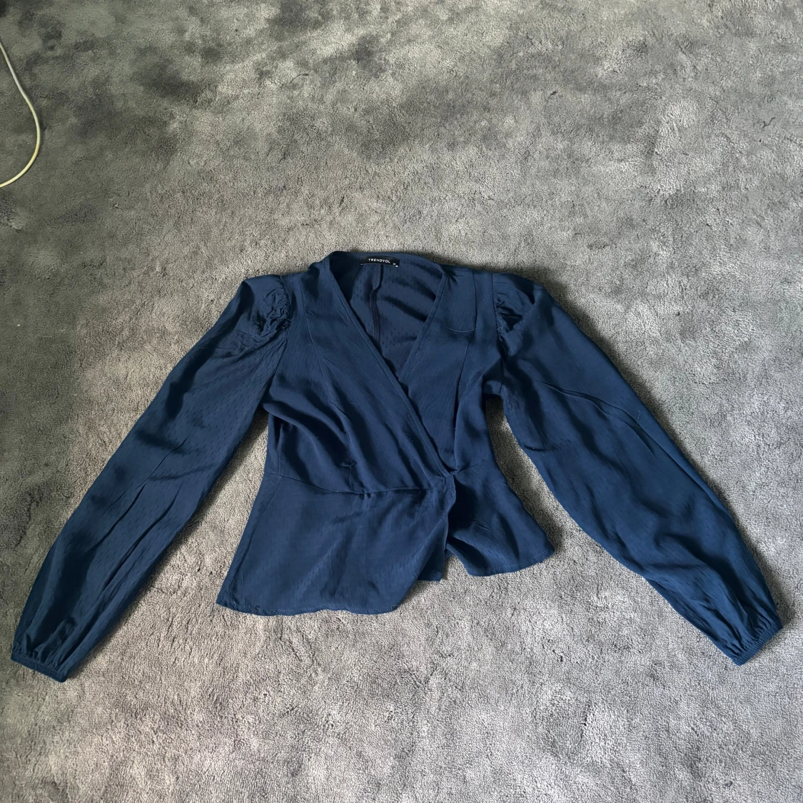 Mörkblå omlottblus från Trendyol