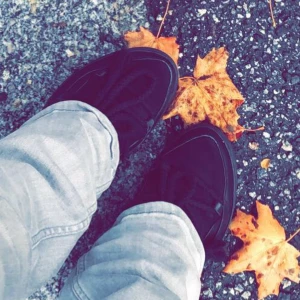 Inuikii skor! 💘 - Säljer svarta inuikii skor som är köpta för 2800 kr  💘 de är lite använda som man ser på andra bilden men det märks inte så mycket ( det ser mer ut på bilden än irl) de är i storlek 40 men passar bra på mig som är 40 💘 Perfekta nu till på vintern!