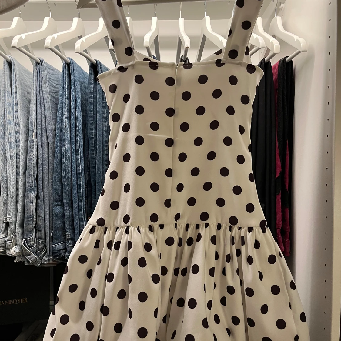 Superfin prickig klänning från Zara - 2