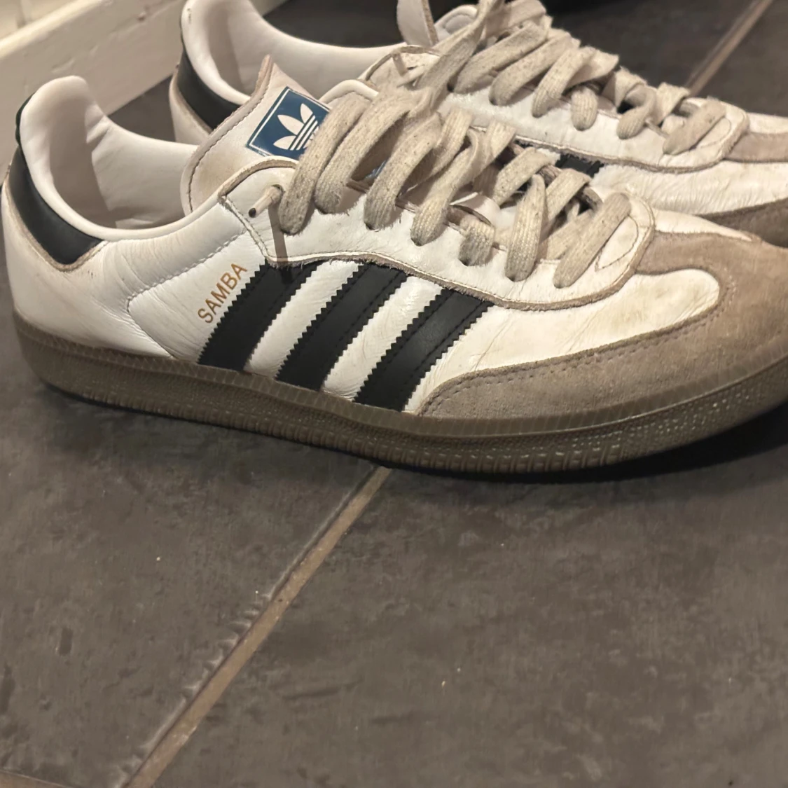 Adidas Samba vita och svarta sneakers - 2