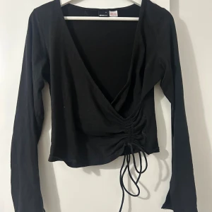 Omlott topp - Skriv vid frågor!