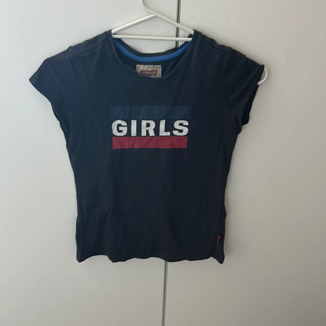 Svart t-shirt från Levi's med tryck