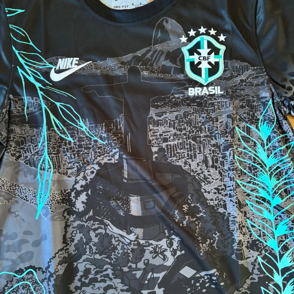 Nike Brasil svart fotbollströja M – unikt Rio-tryck & Dri-FIT - 1