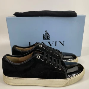 Lanvin skor  - Hej! Säljer nu dessa sjukt snygga lanvin skor. Skorna är i toppskick! Har begränsat antal boxar och dustbag. Hör av dig vid frågor. 