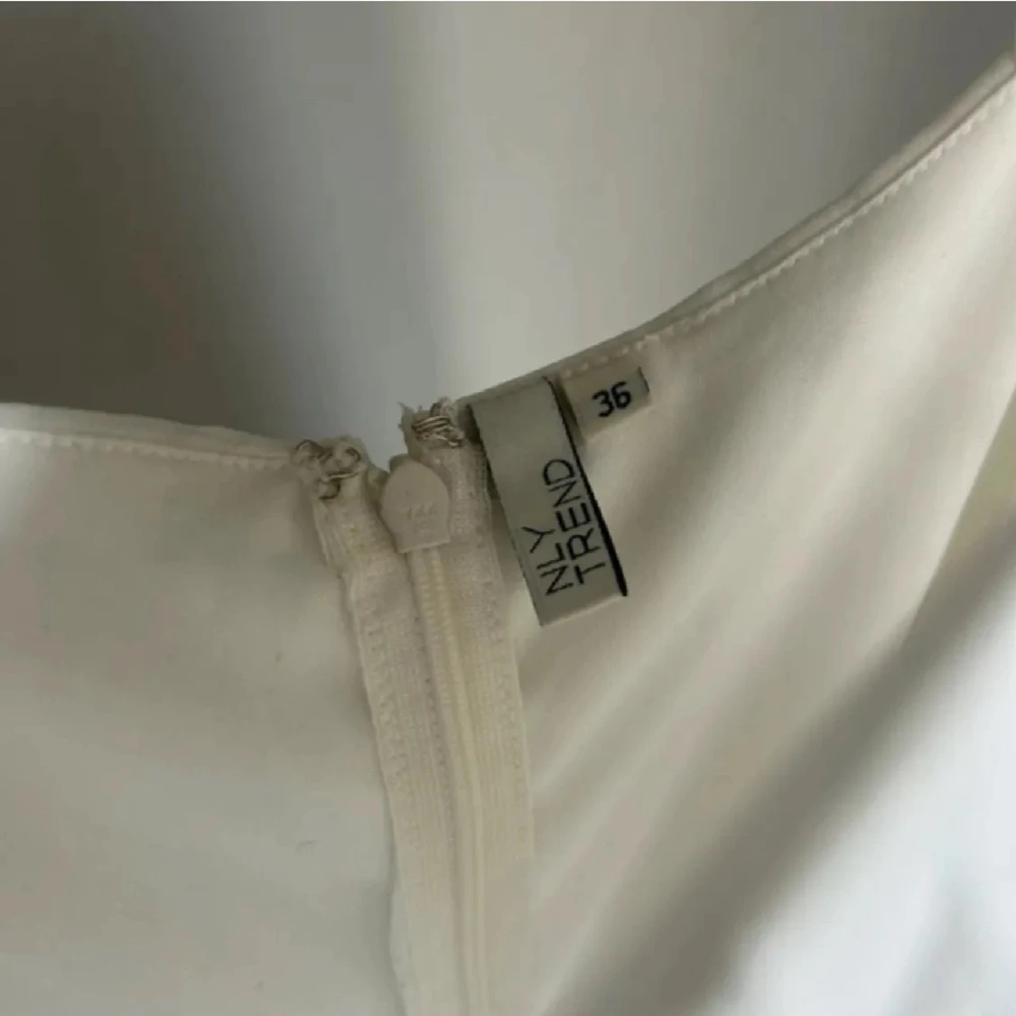 Vit kort klänning från NLY Trend - 1