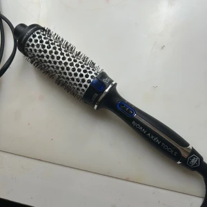 Björn Axén Tools Värmeborste - Professionell värmeborste  från björn axen tools av OBH Nordica . Endast testad och glömts bort. Det är bara att skriva om funderingar💗