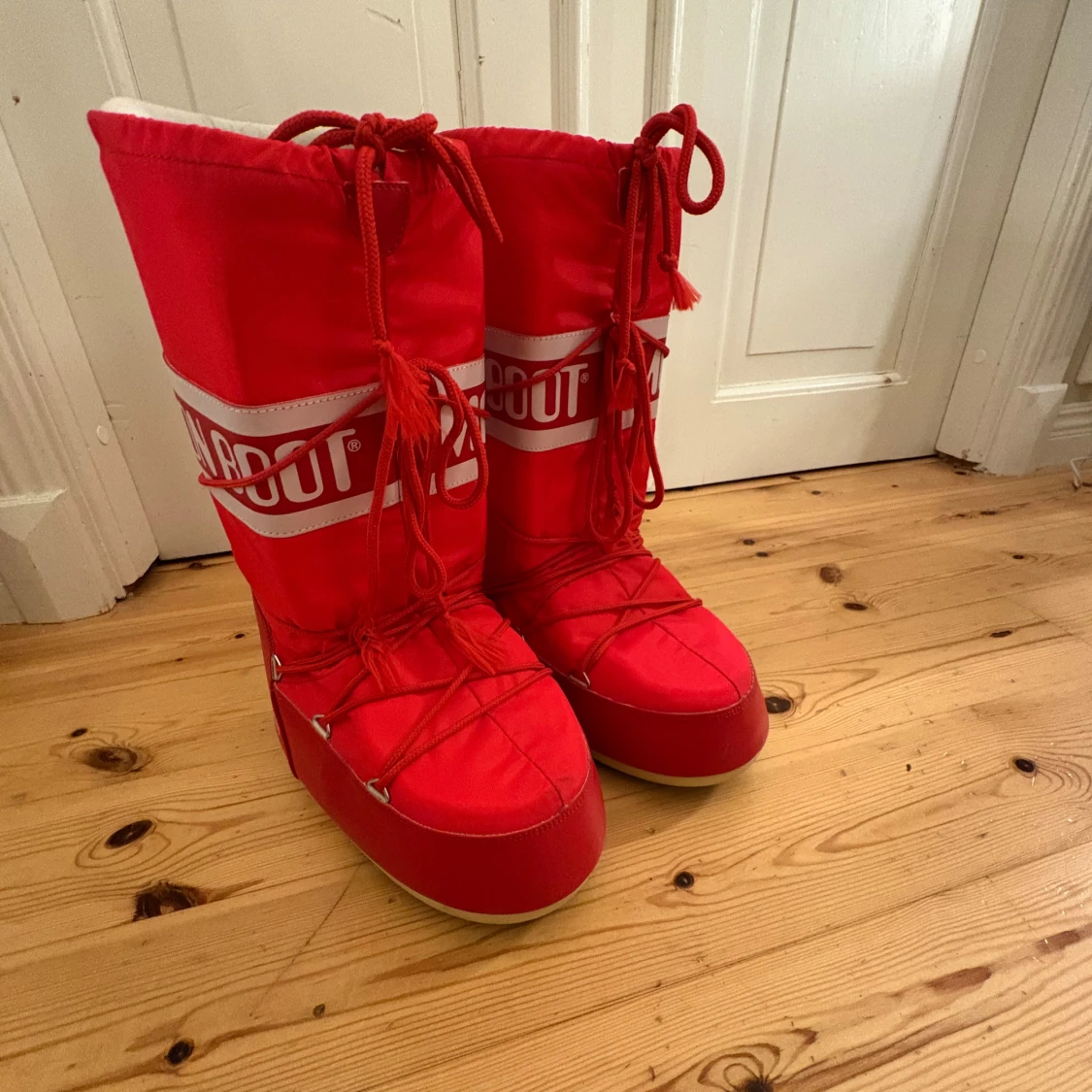 Röda Moon Boots med snörning - 1