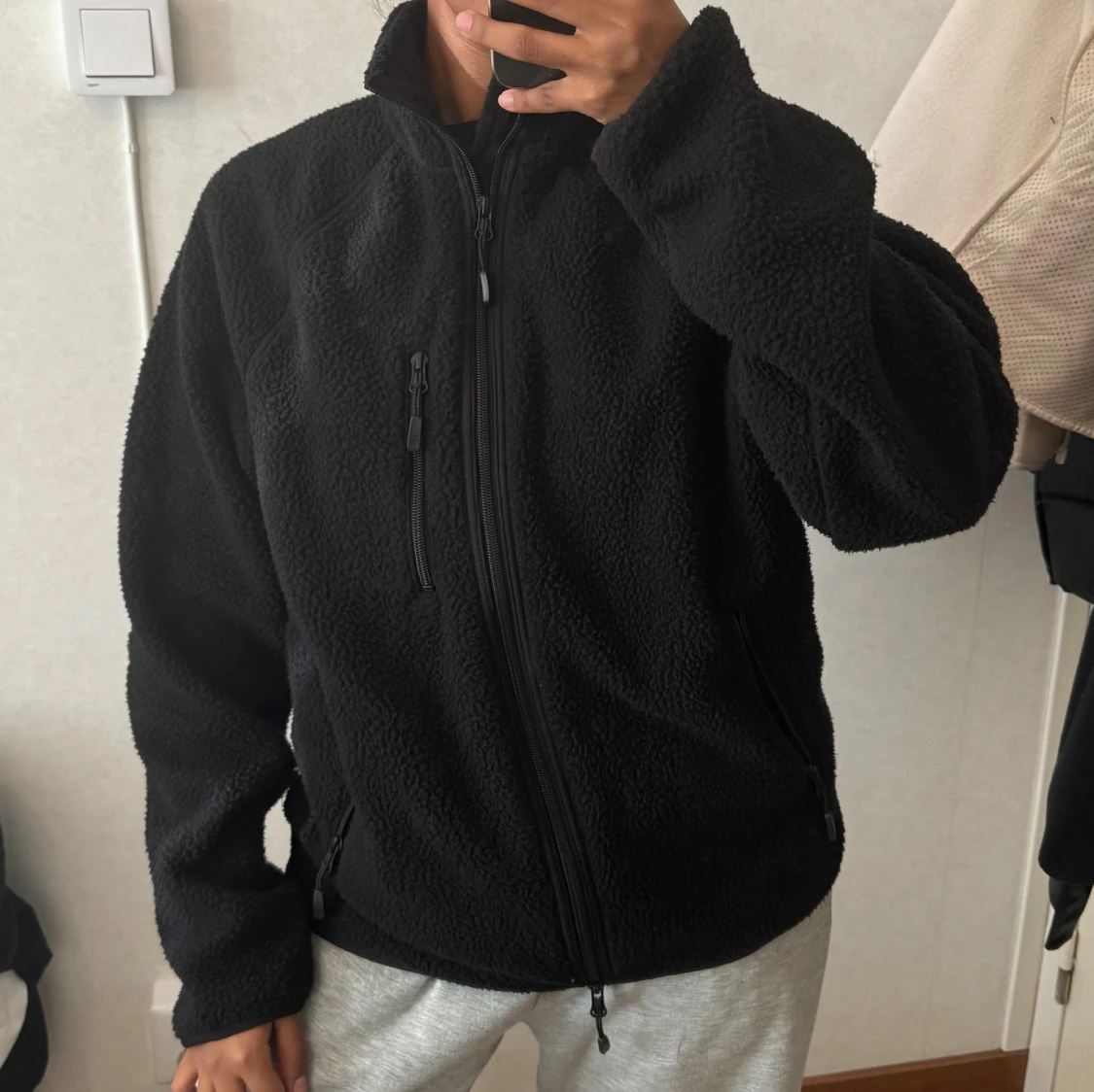 Svart fleece teddyjacka med dragkedja